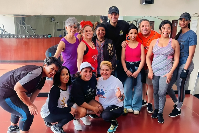 El Colegio Médico Dominicano fomenta la salud con un exitoso Zumbatón navideño