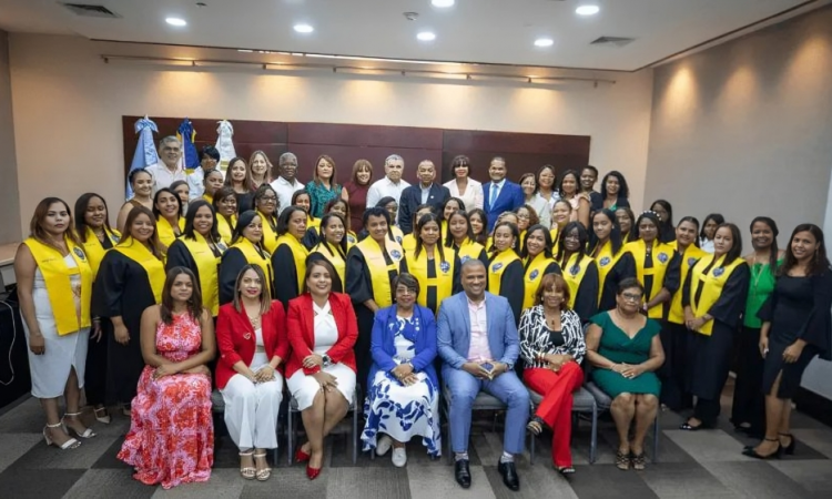 UASD gradúa 31 enfermeras especializadas para reducir mortalidad materno-neonatal UASD gradúa 31 enfermeras especializadas para reducir mortalidad materno-neonatal