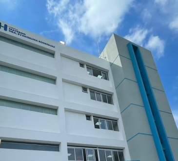 Hospital Materno Dra. Evangelina Rodríguez recibe donación de artículos para madres embarazadas