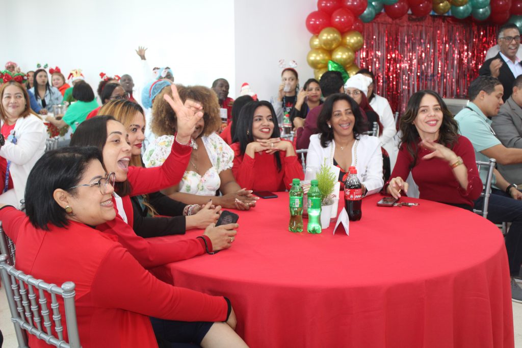 Hospital Ney Arias Lora celebra presentación de logros 2024 con emotivo almuerzo navideño