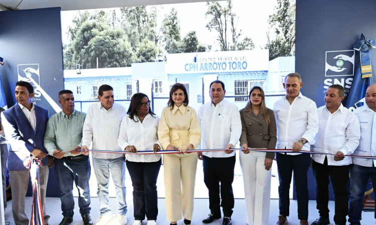 La vicepresidenta Raquel Peña inaugura el renovado Centro de Primer Nivel Arroyo Toro en Monseñor Nouel