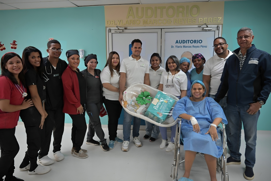SeNaSa inicia el 2025 con la entrega de canastillas a recién nacidos en Santo Domingo