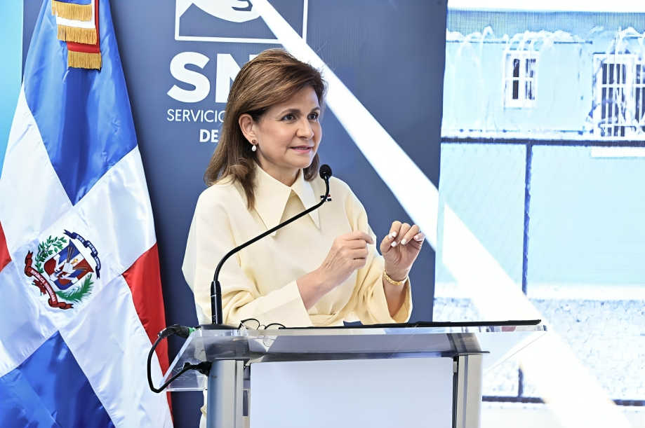 La vicepresidenta Raquel Peña inaugura el renovado Centro de Primer Nivel Arroyo Toro en Monseñor Nouel