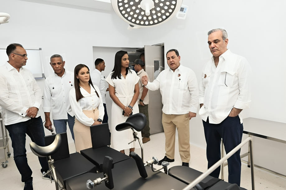 Gobierno entrega ampliación de emergencia del Hospital Doctora Etanailda Brito en Las Guáranas