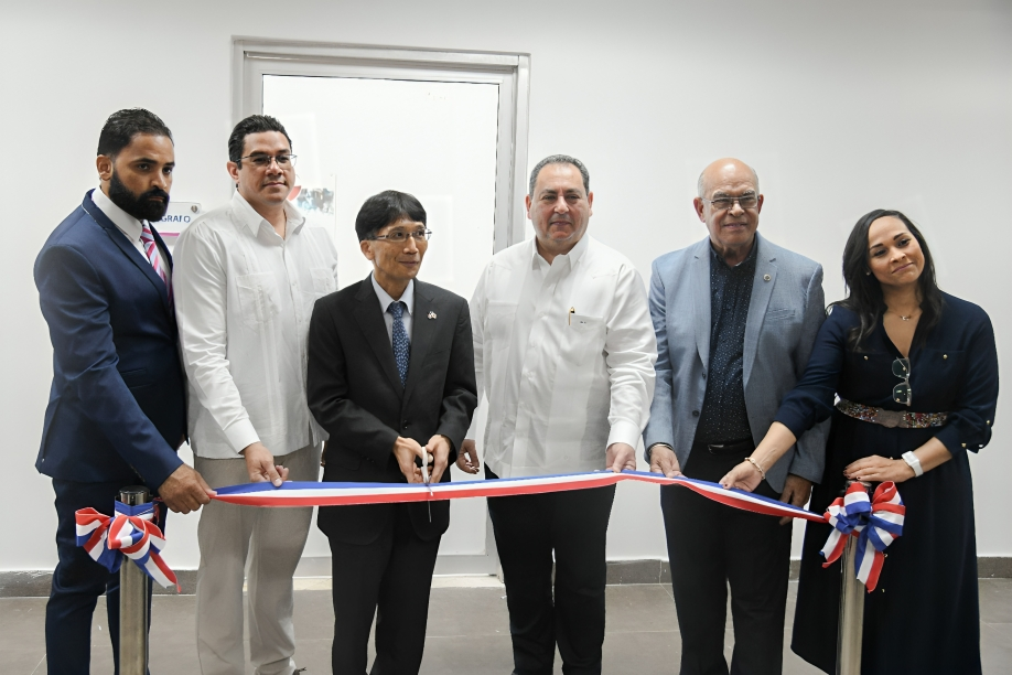 Hospital Darío Contreras recibe tomógrafo de 128 cortes donado por el Gobierno de Japón