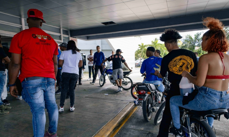 Emergencias saturan el Hospital Darío Contreras tras numerosos accidentes de tránsito