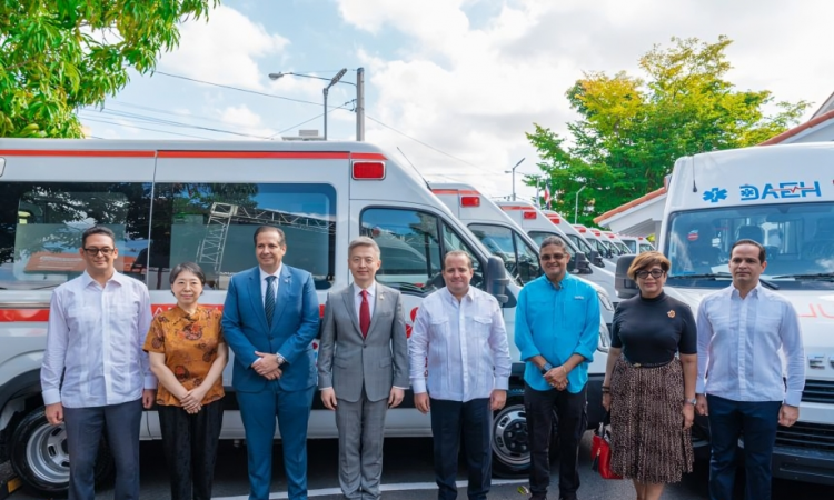 República Dominicana recibe 120 nuevas ambulancias donadas por China para fortalecer atenciones extrahospitalarias
