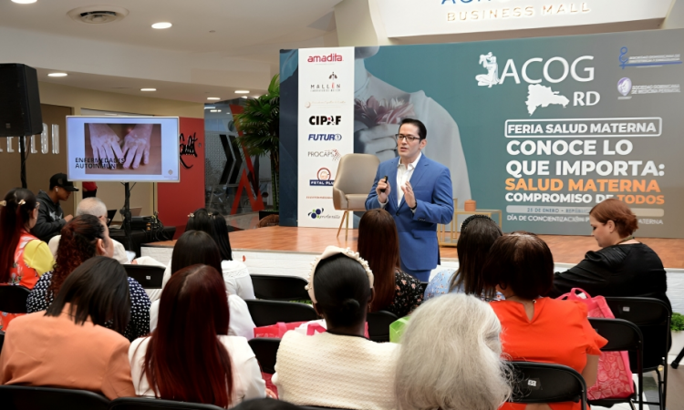 El doctor Francisco Soto Lucena destaca hábitos saludables y consumo de ácido fólico para prevenir complicaciones en el embarazo