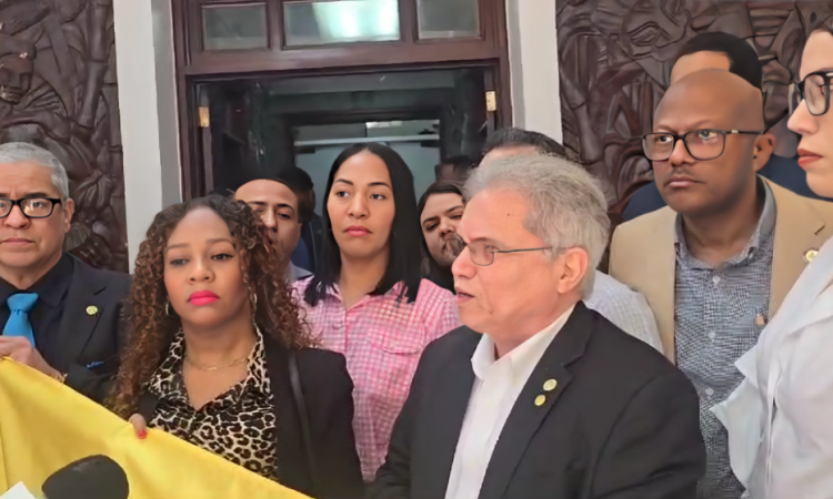 Waldo Ariel Suero y el CMD inician huelga de hambre indefinida contra el Servicio Nacional de Salud