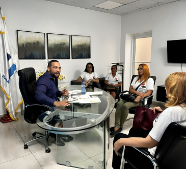 Hospital Juan Pablo Pina recibe donación de la Fundación María Entrega y Amor