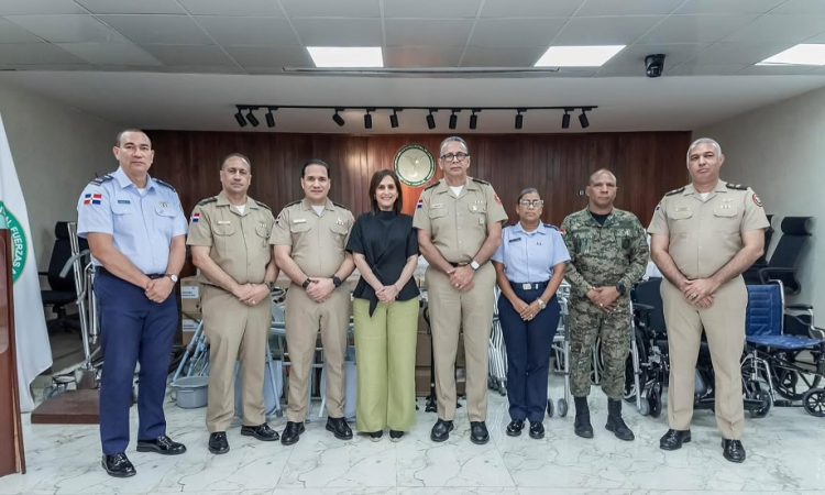 ADEOFA realiza donación de fármacos y equipos médicos al Hospital Universitario Docente Central de las Fuerzas Armadas