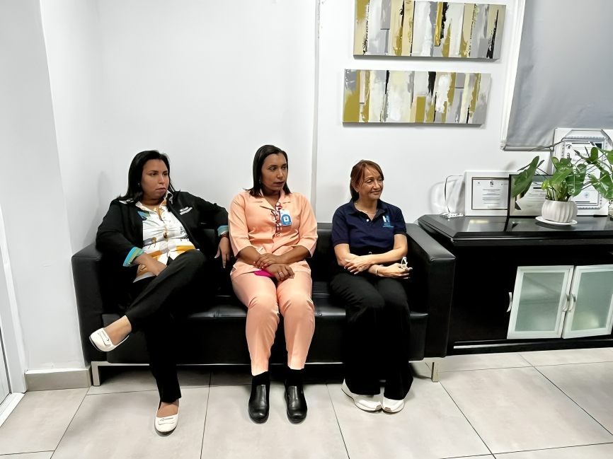 Hospital Juan Pablo Pina recibe donación de la Fundación María Entrega y Amor