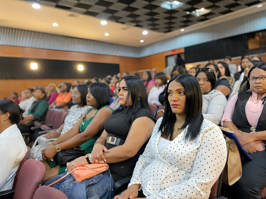 Cruz Roja Dominicana gradúa 125 colaboradores de Inaipi en primeros auxilios pediátricos