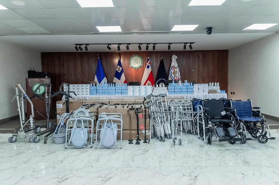 ADEOFA realiza donación de fármacos y equipos médicos al Hospital Universitario Docente Central de las Fuerzas Armadas