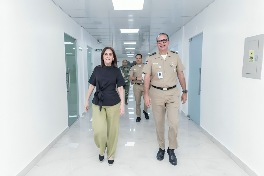 ADEOFA realiza donación de fármacos y equipos médicos al Hospital Universitario Docente Central de las Fuerzas Armadas