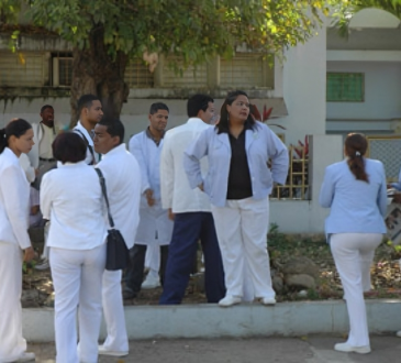 Médicos advierten sobre suspensión de servicios a pacientes afiliados a ARS por retrasos en pagos