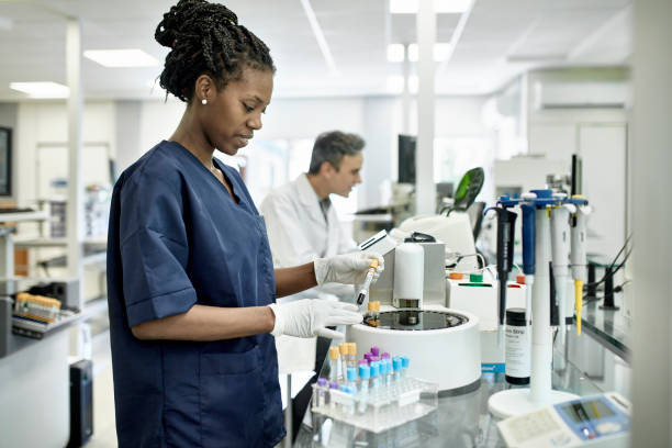 Consultas médicas y análisis de laboratorio dominan la demanda de servicios de ARS, según encuesta de Gallup