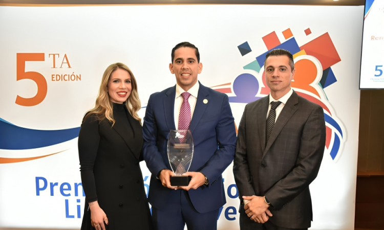 Edward Guzmán es reconocido por su liderazgo y contribución al desarrollo en el Día Nacional de la Juventud Edward Guzmán es reconocido por su liderazgo y contribución al desarrollo en el Día Nacional de la Juventud