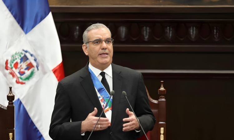 Presidente Abinader destaca avances en salud durante discurso de Independencia