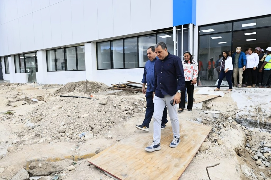 SNS supervisa avances en la red hospitalaria del Sur con remozamiento en Baní y nuevo hospital en Azua