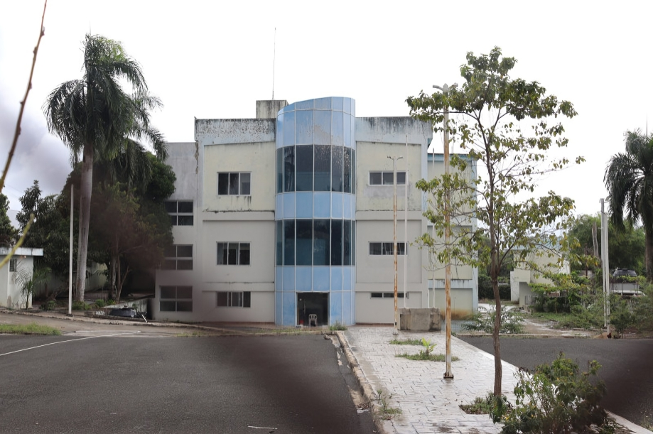 Hospital Municipal de Pantoja sigue sin avances y afecta a más de 50,000 personas