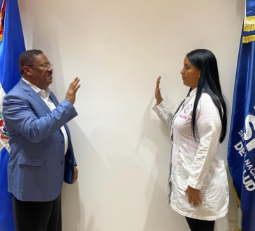 Dra. Kateri Rivas Méndez es juramentada como directora del Hospital Municipal Las Caobas