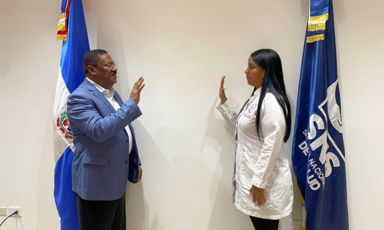 Dra. Kateri Rivas Méndez es juramentada como directora del Hospital Municipal Las Caobas