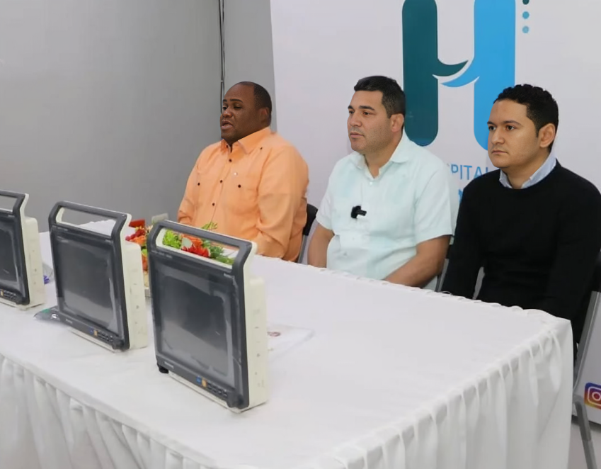 Hospital Regional Ing. Luis L. Bogaert recibe modernos monitores de signos vitales Hospital Regional Ing. Luis L. Bogaert recibe modernos monitores de signos vitales