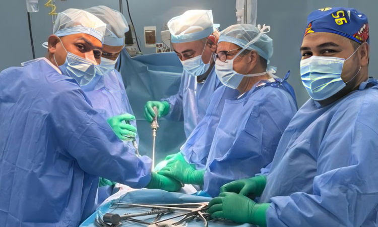 Centro Médico Bournigal realiza con éxito innovadoras cirugías de columna vertebral en Santo Domingo