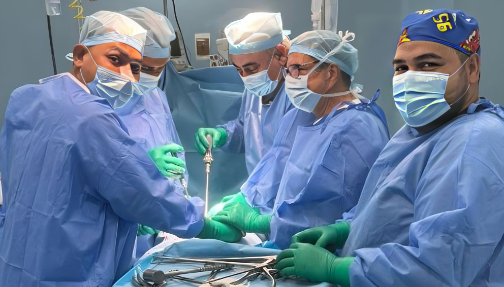 Centro Médico Bournigal realiza con éxito innovadoras cirugías de columna vertebral en Santo Domingo