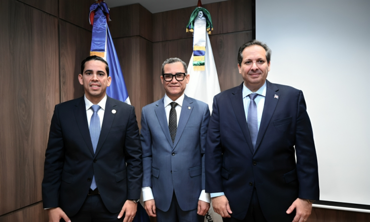 Eddy Olivares asume la presidencia del Consejo Nacional de Seguridad Social