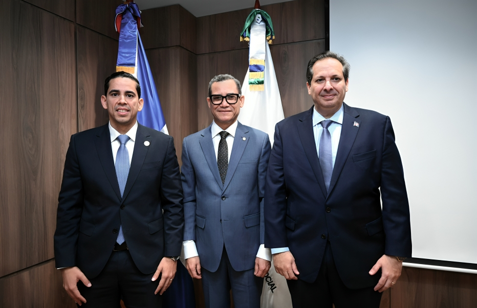 Eddy Olivares asume la presidencia del Consejo Nacional de Seguridad Social Eddy Olivares asume la presidencia del Consejo Nacional de Seguridad Social
