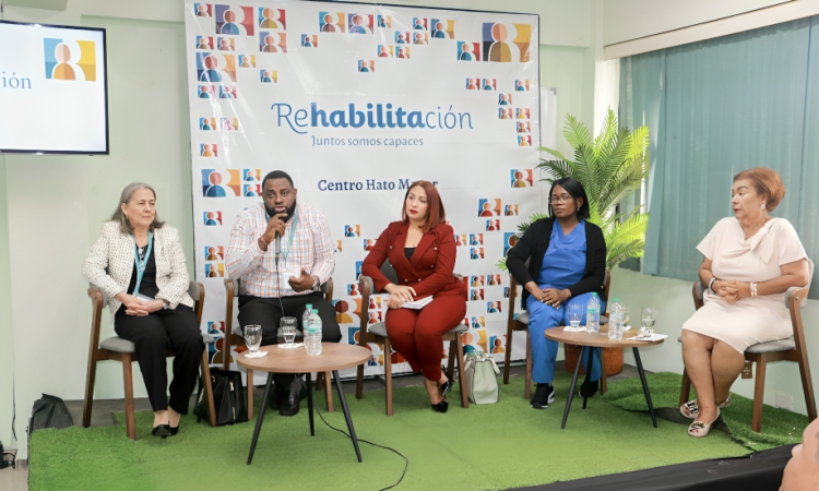 Rehabilitación de Hato Mayor realiza panel sobre estrategias para la atención domiciliaria de pacientes con discapacidad