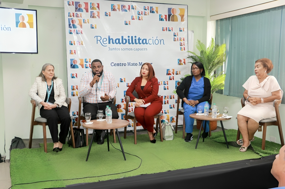 Rehabilitación de Hato Mayor realiza panel sobre estrategias para la atención domiciliaria de pacientes con discapacidad