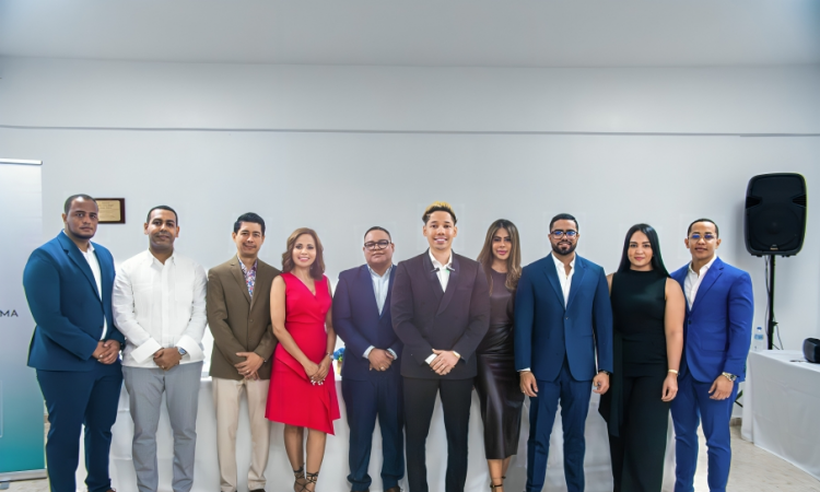 SEDAF juramenta 49 nuevos especialistas en armonización orofacial en Santo Domingo