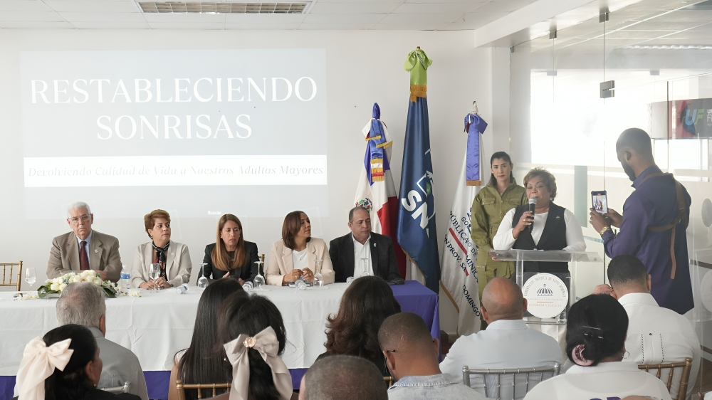 SNS rehabilita la sonrisa de 134 adultos mayores con prótesis dentales gratuitas