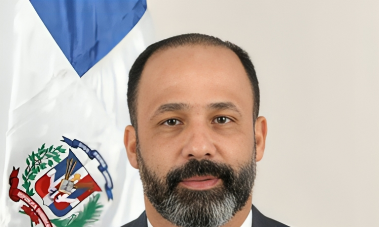 Diputado Robinson Santos propone aumentar cobertura de medicamentos ambulatorios en el Seguro Familiar de Salud