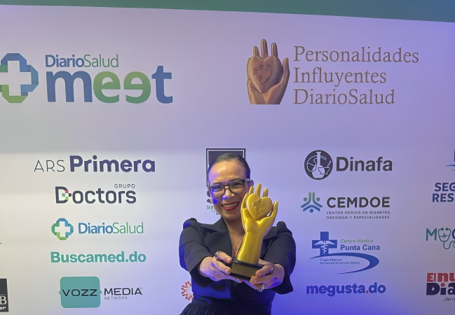 Dra. Alexandra Hichez recibe prestigioso premio por su impacto en la salud mental en República Dominicana