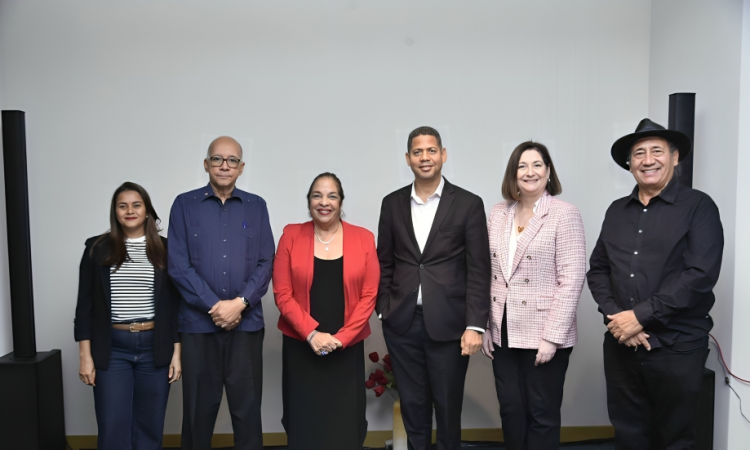 Innovación en salud mental: Dra. Rose Nina presenta avances en neuromodulación en Santo Domingo