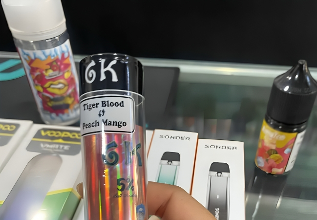 Publicidad engañosa: cigarrillos electrónicos atraen a menores con diseños llamativos
