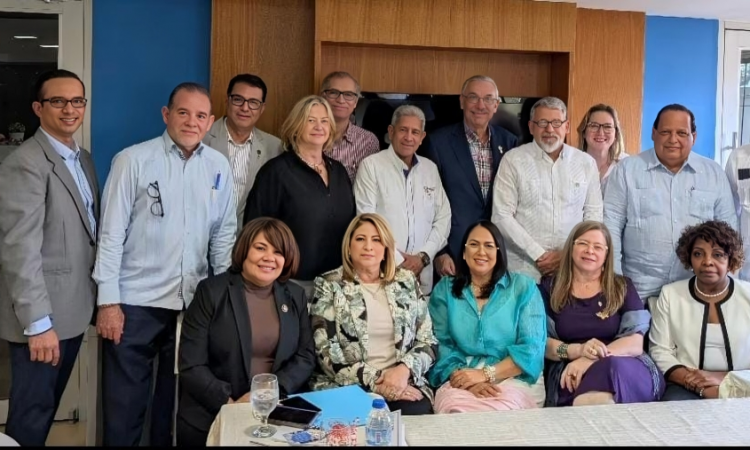 La ADOFEM fortalece la educación médica con la integración de la ODEM
