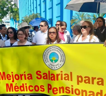 Médicos pensionados exigen aumento ante crisis económica y pérdida del poder adquisitivo