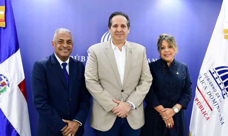 El ministro de Salud Víctor Atallah juramenta a nuevos viceministros de Direcciones Provinciales y Gestión de Riesgo