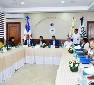 Instituciones instalan mesa técnica para fortalecer protección de afiliados y usuarios de seguros de salud