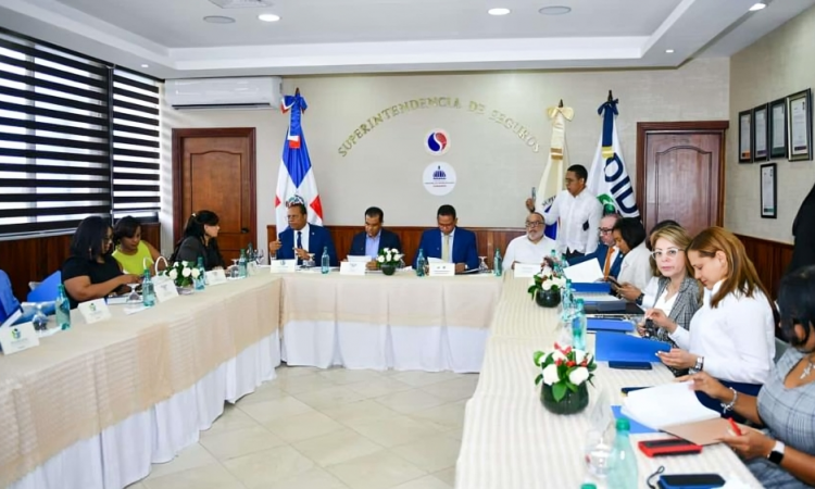 Instituciones instalan mesa técnica para fortalecer protección de afiliados y usuarios de seguros de salud
