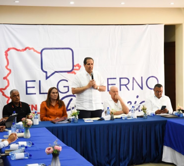 Ministro de Salud Pública supervisa centros educativos en San Francisco de Macorís como parte de “El Gobierno en las Provincias”