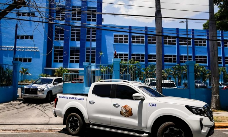 Protocolo migratorio sigue en hospitales maternos; reducen detenciones de extranjeros en Santo Domingo