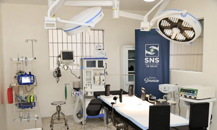 SNS pone en funcionamiento dos quirófanos totalmente equipados en el Hospital Municipal de Yamasá