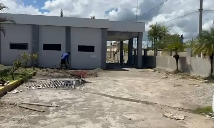 Comunidad de Villa Riva exige la terminación del hospital municipal paralizado desde hace cinco años