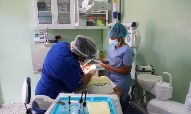 INABIE amplía a 54 los módulos odontológicos fijos en escuelas públicas del país
